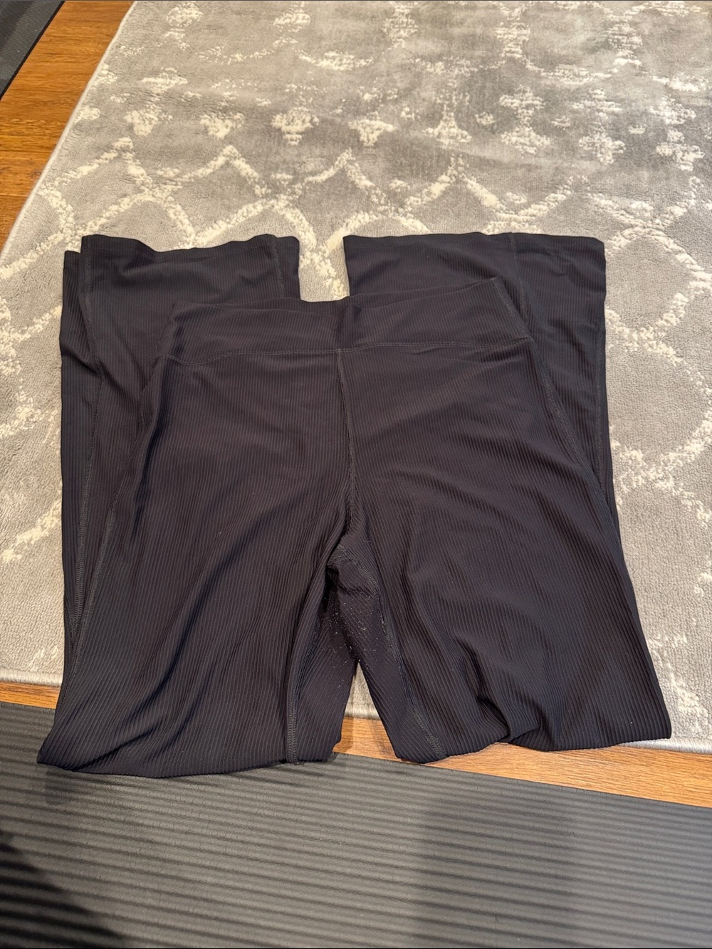 Old navy Powersoft Black Ribbed flare legging